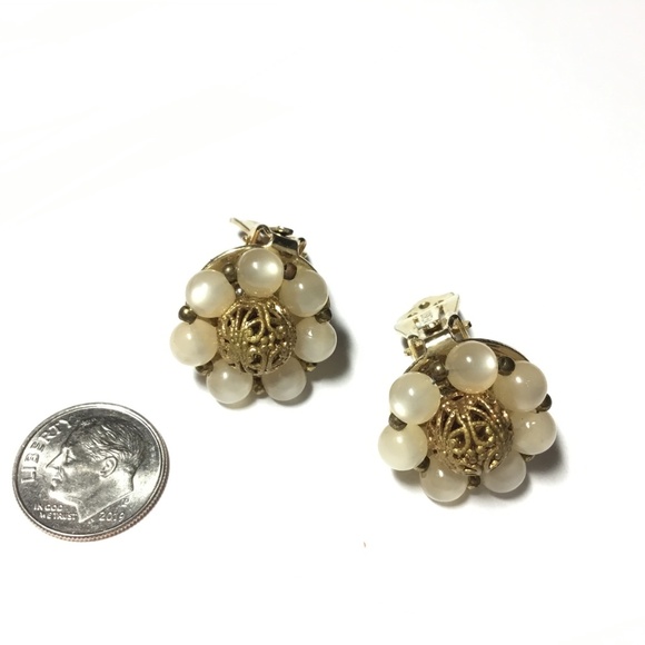 Vintage 1950s Signed Lisner Frosted Lucite Gold Tone Clip Earrings - Picture 2 of 3
